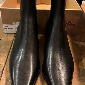 Steve Madden Black Leather chelsea Boots women’s size 7.5 NIB!